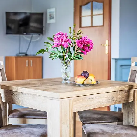 Zenit 6 Mit Balkon By Interhome